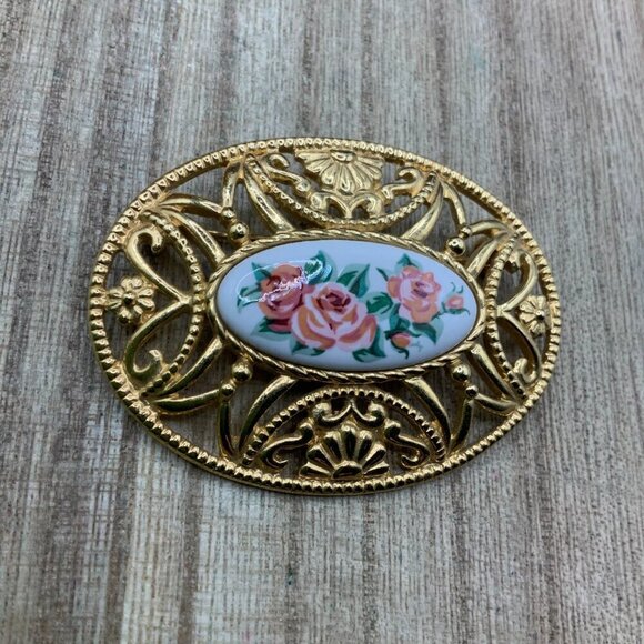 Avon Vintage Rose Floral Cameo Gold Tone Open Work Oval Brooch Pin - Picture 5 of 8